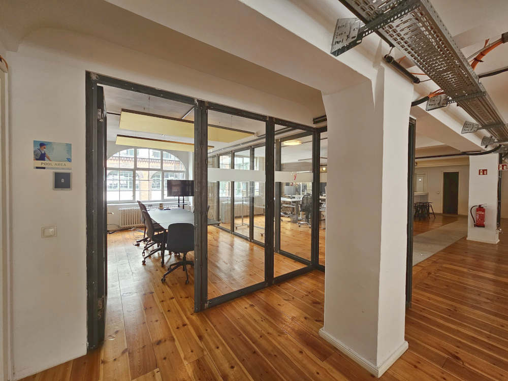 &copy; 2025  Dipl.Ing. Kühne GmbH Berlin Loft/Atelier Berlin Fotosammlung Zeitzeugen 330008644 