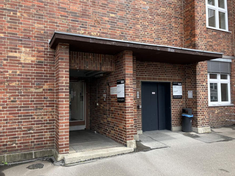 &copy; 2025  Dipl.Ing. Kühne GmbH Berlin Produktionsfläche Berlin Fotosammlung Zeitzeugen 330008613 