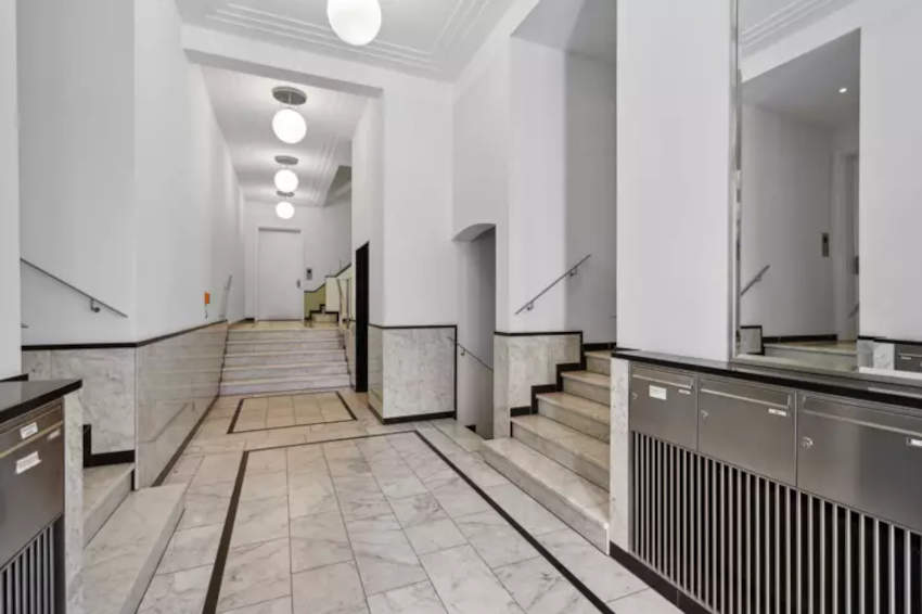 &copy; 2025  Dipl.Ing. Kühne GmbH Berlin Etagenwohnung Berlin Fotosammlung Zeitzeugen 330008608 